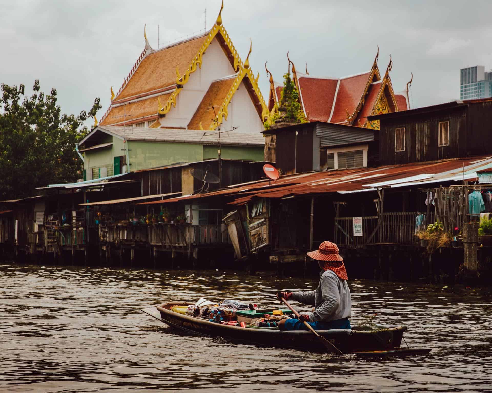 bangkok boat buddhist architecture