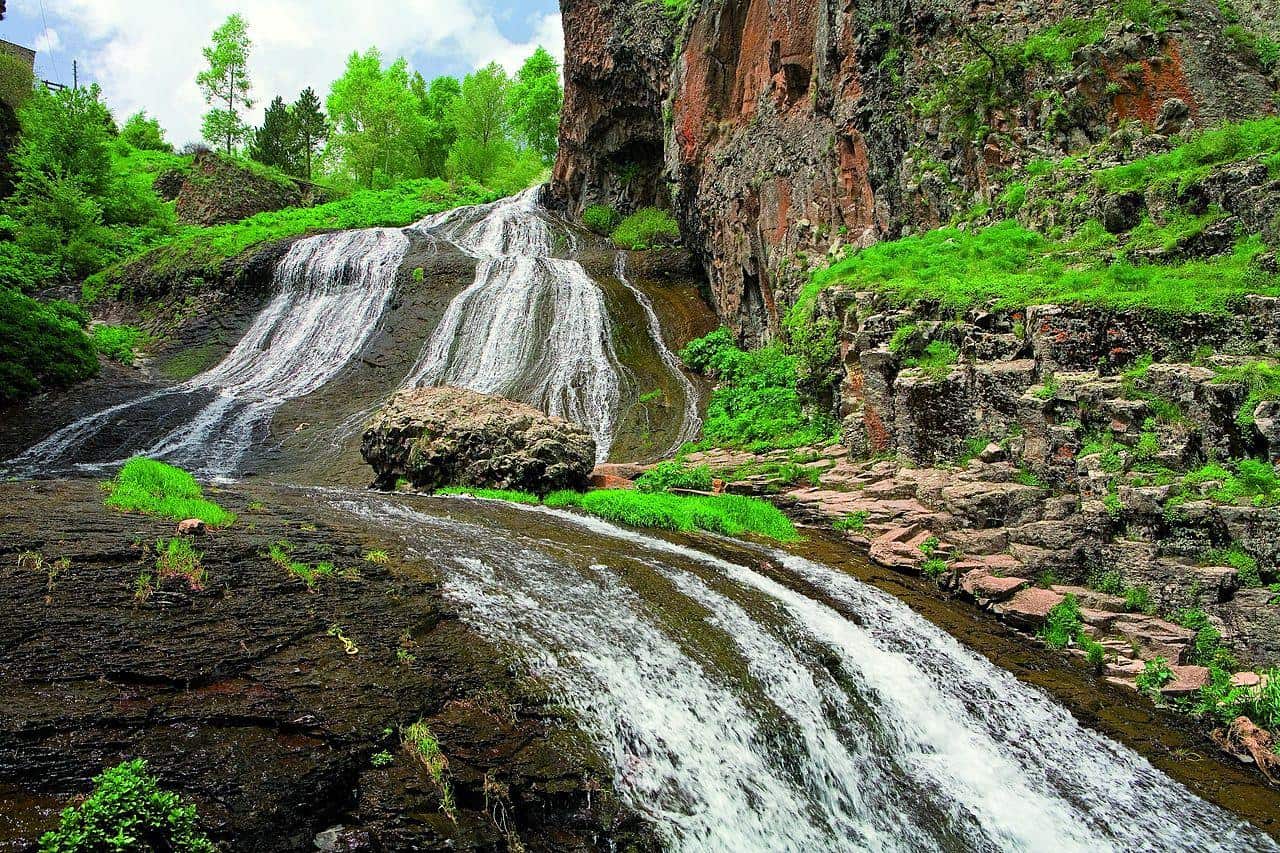 jermuk armenia waterfall