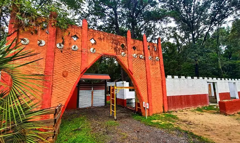 oyotunji african village south carolina us orange gate