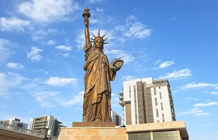 replica statue of liberty netivot israel
