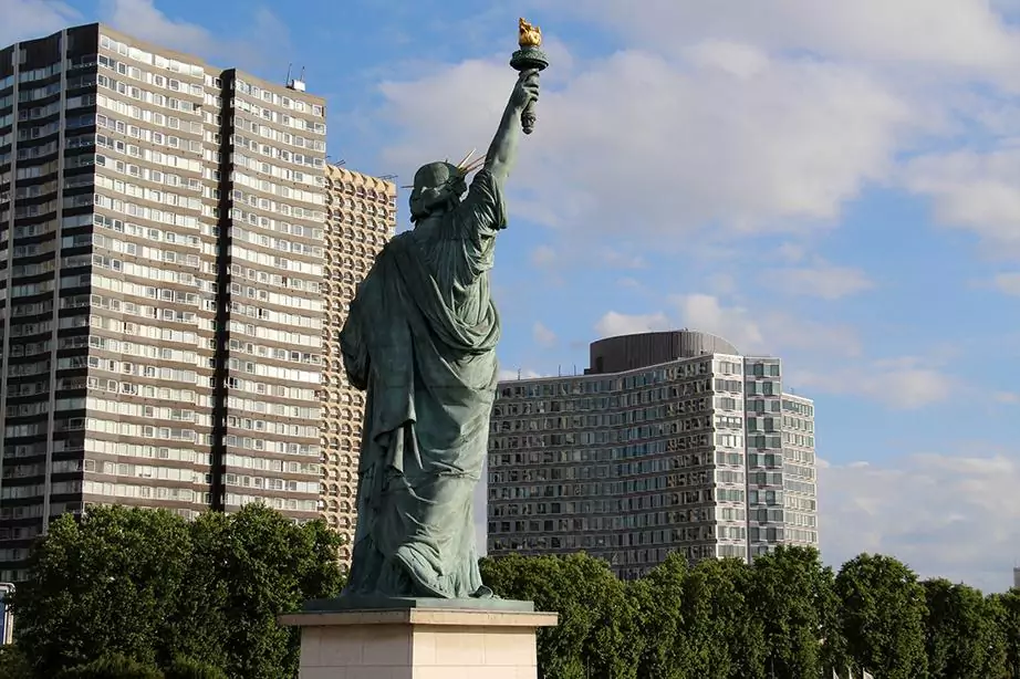 replica statue of liberty paris france ile aux cygnes