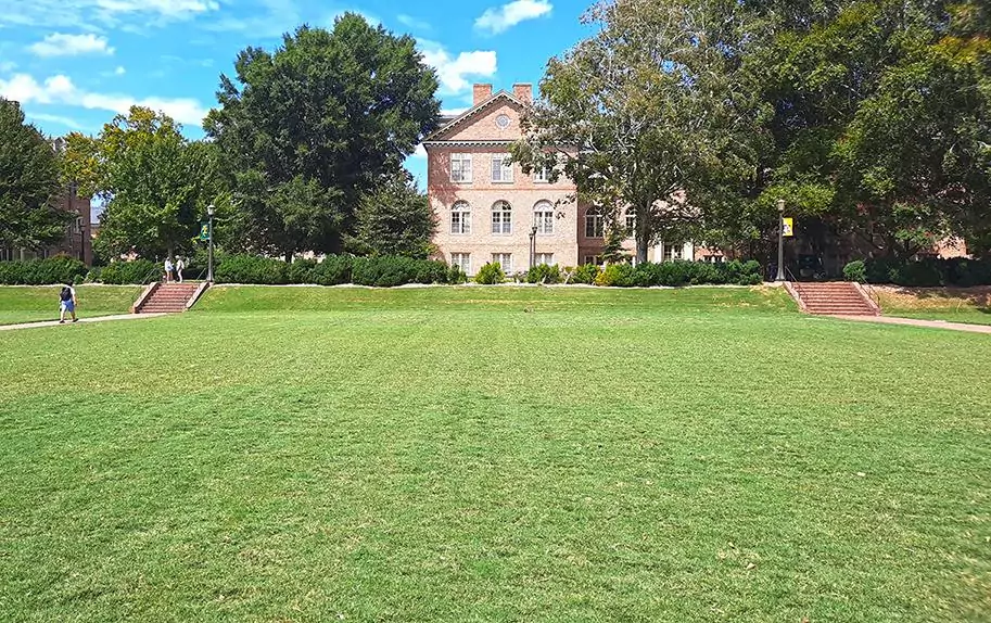 sunken garden williamsburg virginia us chancellors hall