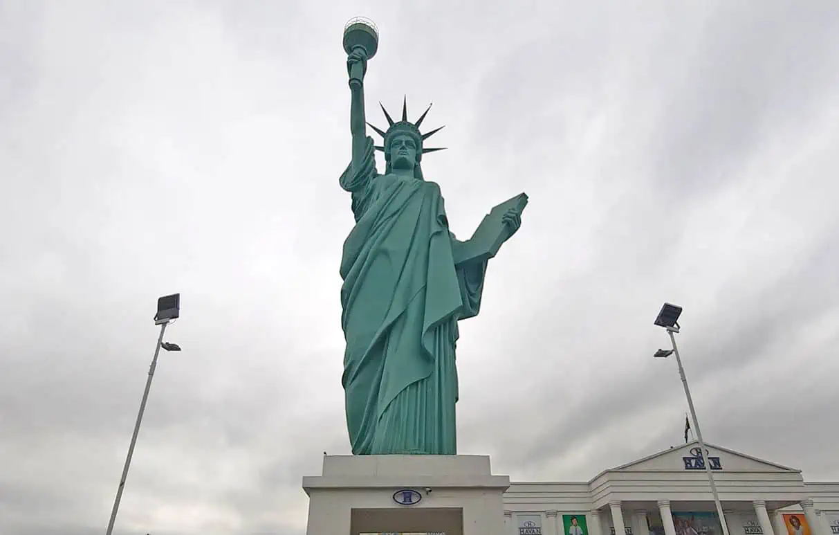 Curitiba Brazil Statue of Liberty replica 4