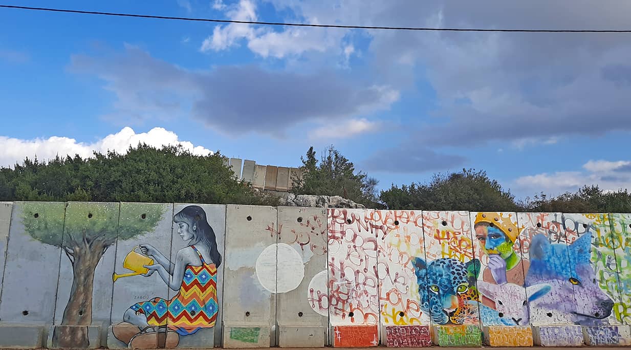 The Talking Walls of Shetula Kirot Medabrim Israel 1