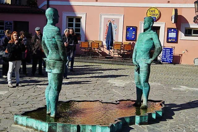 David Cerny Prague Urinating Sculptures Curajici Postavy Czech Republic 4