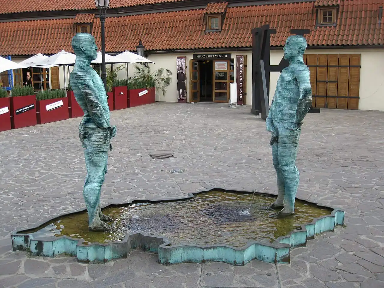 David Cerny Prague Urinating Sculptures Curajici Postavy Czech Republic 5