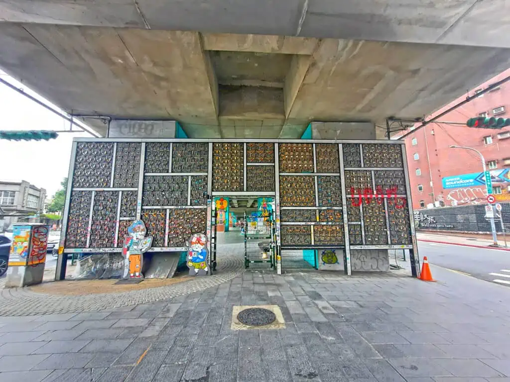 Xinsheng Viaduct Chip Gate Taipei Taiwan 1