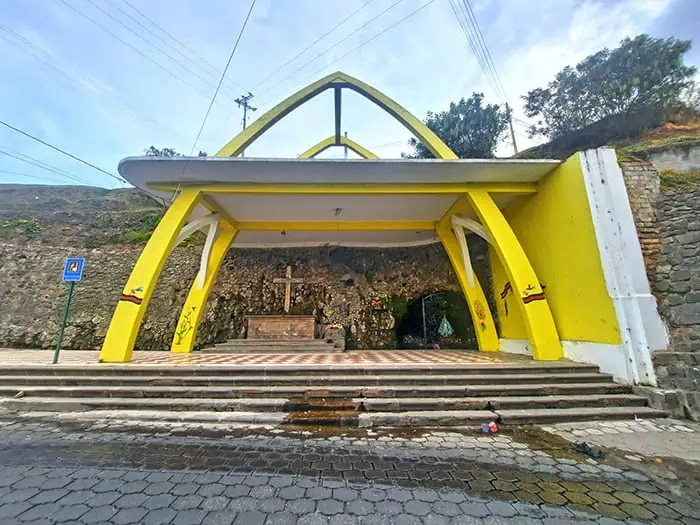 Gruta Del Socavon Otavalo Ecuador 8