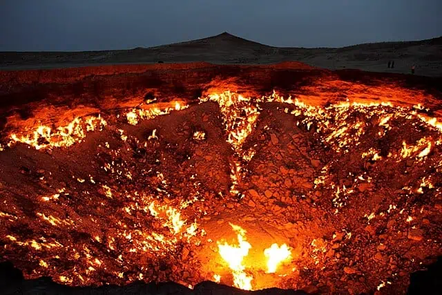 Darvaza Gas Crater Door to Hell Turkmenistan 8