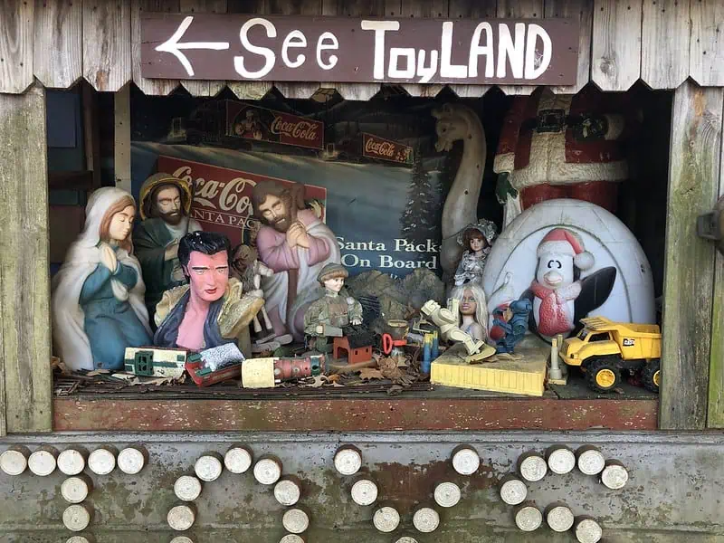 Apple Valley Hillbilly Garden and Toyland Kentucky US 9
